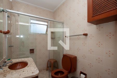 Banheiro de apartamento para alugar com 1 quarto, 39m² em Jardim Três Marias, Guarujá