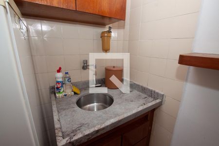 Cozinha de apartamento para alugar com 1 quarto, 39m² em Jardim Três Marias, Guarujá