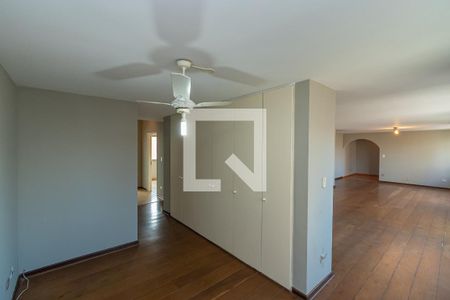 Sala de TV de apartamento para alugar com 3 quartos, 190m² em Cambuí, Campinas