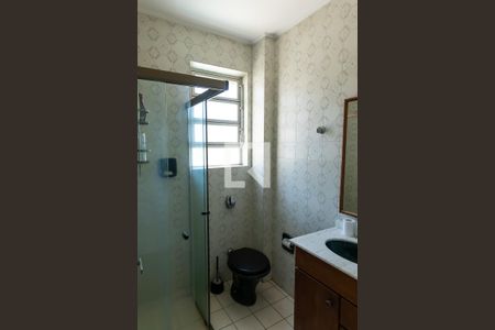 Banheiro de apartamento à venda com 1 quarto, 57m² em Petrópolis, Porto Alegre