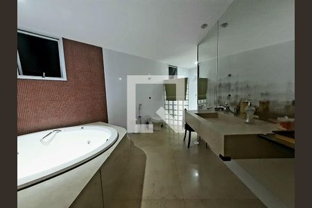 Casa de condomínio à venda com 1050m², 5 quartos e 6 vagas