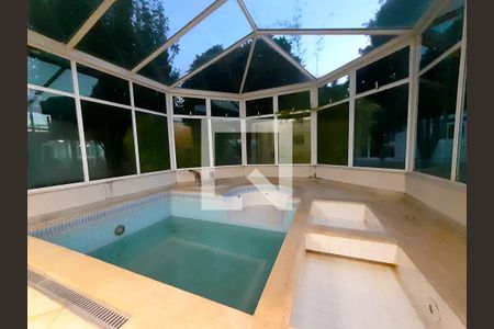 Casa de condomínio à venda com 1050m², 5 quartos e 6 vagas