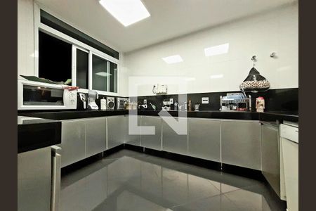 Casa de condomínio à venda com 1050m², 5 quartos e 6 vagas