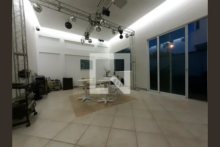 Casa de condomínio à venda com 1050m², 5 quartos e 6 vagas