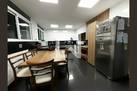 Casa de condomínio à venda com 1050m², 5 quartos e 6 vagas