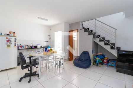 Sala de Estar de casa de condomínio para alugar com 2 quartos, 60m² em Vila Dom Pedro Ii, São Paulo