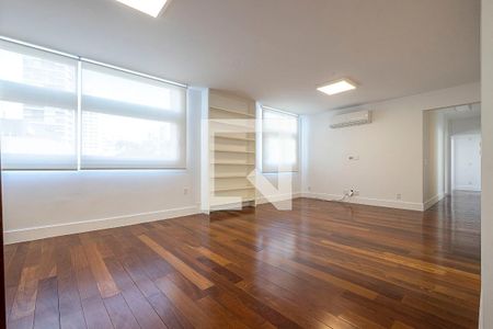 Sala de apartamento à venda com 3 quartos, 141m² em Cerqueira César, São Paulo