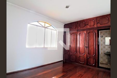Casa à venda com 4 quartos, 516m² em Santa Efigênia, Belo Horizonte