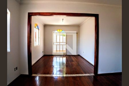 Casa à venda com 4 quartos, 516m² em Santa Efigênia, Belo Horizonte