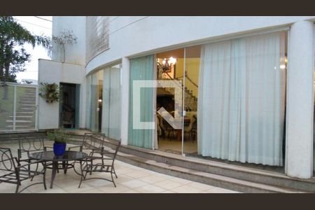 Casa de condomínio à venda com 450m², 4 quartos e 5 vagas