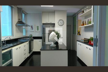 Casa de condomínio à venda com 450m², 4 quartos e 5 vagas