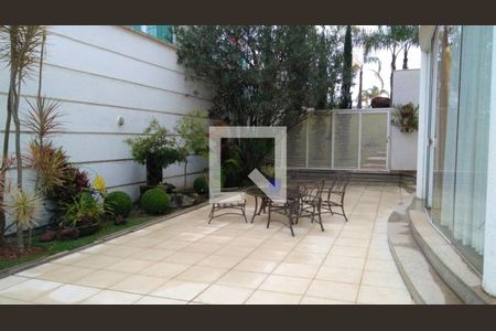 Casa de condomínio à venda com 450m², 4 quartos e 5 vagas