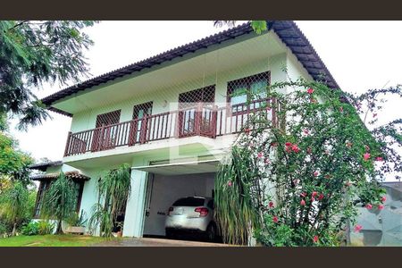 Casa de condomínio à venda com 437m², 6 quartos e 4 vagas