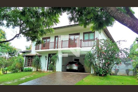 Casa de condomínio à venda com 437m², 6 quartos e 4 vagas