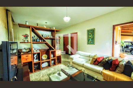 Casa à venda com 4 quartos, 314m² em Castelo, Belo Horizonte