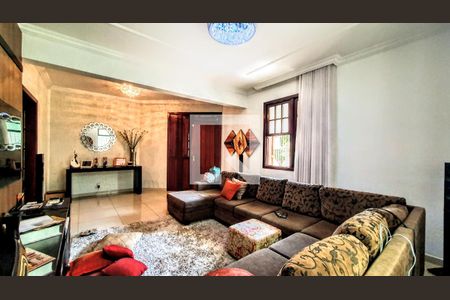 Casa à venda com 4 quartos, 434m² em Fernão Dias, Belo Horizonte