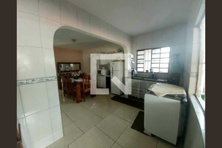 Casa à venda com 2 quartos, 262m² em Serrano, Belo Horizonte