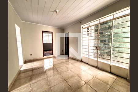 Casa à venda com 3 quartos, 130m² em Sagrada Família, Belo Horizonte