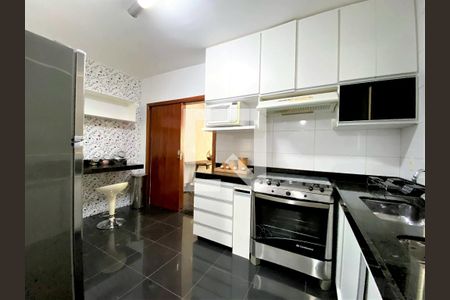 Casa de condomínio à venda com 504m², 4 quartos e 8 vagas