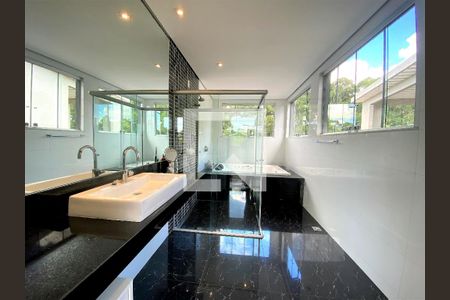 Casa de condomínio à venda com 504m², 4 quartos e 8 vagas