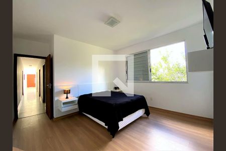 Casa de condomínio à venda com 504m², 4 quartos e 8 vagas