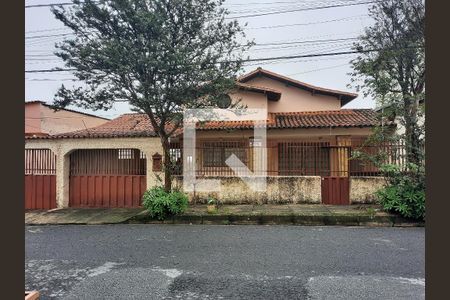 Casa à venda com 3 quartos, 202m² em Ipiranga, Belo Horizonte