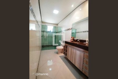 Casa à venda com 3 quartos, 360m² em Cabral, Contagem