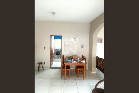 Casa à venda com 5 quartos, 360m² em Eldorado, Contagem