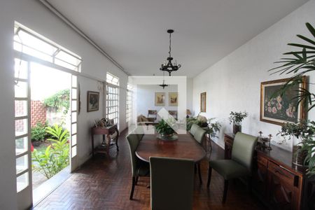 Casa à venda com 6 quartos, 205m² em Coração de Jesus, Belo Horizonte
