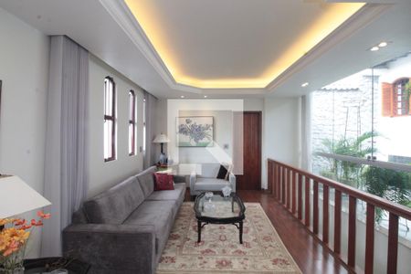 Casa à venda com 3 quartos, 265m² em Paraíso, Belo Horizonte