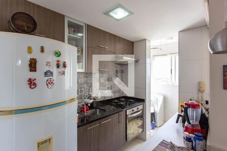 Cozinha de apartamento à venda com 3 quartos, 90m² em Heliópolis, Belo Horizonte