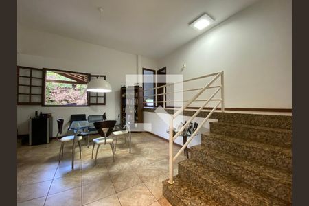 Casa para alugar com 5 quartos, 320m² em Retiro Do Chale, Brumadinho