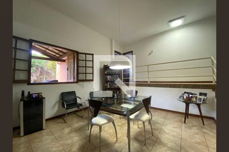 Casa à venda com 5 quartos, 320m² em Retiro Do Chale, Brumadinho