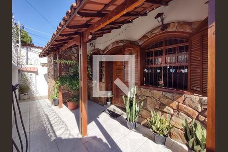 Casa à venda com 6 quartos, 197m² em Cinqüentenário, Belo Horizonte