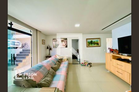 Casa à venda com 4 quartos, 300m² em Copacabana, Belo Horizonte