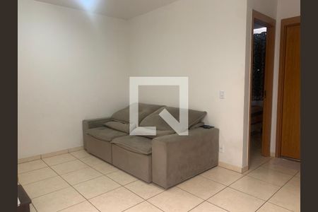 Apartamento à venda com 2 quartos, 47m² em Chácaras Reunidas Santa Terezinha, Contagem