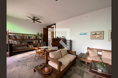Casa à venda com 4 quartos, 343m² em Cachoeirinha, Belo Horizonte