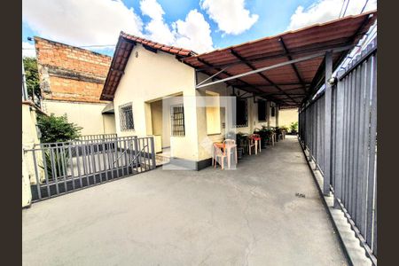 Fachada de casa à venda com 3 quartos, 75m² em Sagrada Família, Belo Horizonte