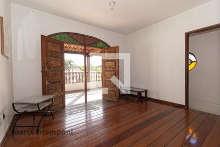 Casa à venda com 6 quartos, 317m² em Copacabana, Belo Horizonte