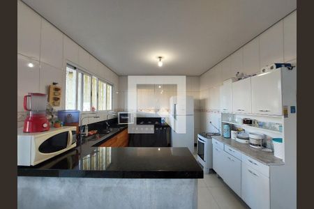 Casa para alugar com 4 quartos, 350m² em Planalto, Belo Horizonte