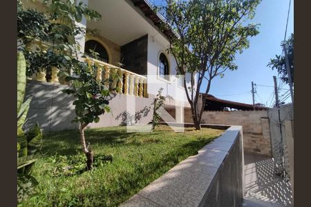 Casa à venda com 4 quartos, 227m² em Planalto, Belo Horizonte