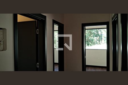 Casa de condomínio à venda com 278m², 4 quartos e 4 vagas Casa de condomínio à venda com 278m², 4 quartos e 4 vagasCorredor