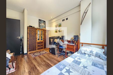 Casa de condomínio à venda com 278m², 4 quartos e 4 vagas Casa de condomínio à venda com 278m², 4 quartos e 4 vagasQuarto 3