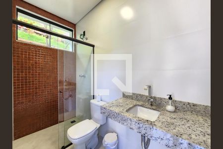 Casa de condomínio à venda com 278m², 4 quartos e 4 vagas Casa de condomínio à venda com 278m², 4 quartos e 4 vagasBanheiro Social 2