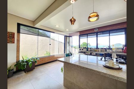 Casa de condomínio à venda com 278m², 4 quartos e 4 vagas Casa de condomínio à venda com 278m², 4 quartos e 4 vagasCozinha