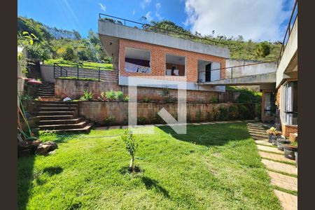 Casa de condomínio à venda com 278m², 4 quartos e 4 vagas Casa de condomínio à venda com 278m², 4 quartos e 4 vagasQuintal