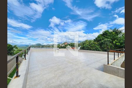 Casa de condomínio à venda com 278m², 4 quartos e 4 vagas Casa de condomínio à venda com 278m², 4 quartos e 4 vagasTerraço 1