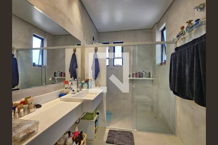 Casa de condomínio à venda com 278m², 4 quartos e 4 vagas Casa de condomínio à venda com 278m², 4 quartos e 4 vagasBanheiro da Suíte