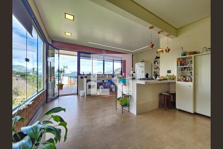 Casa de condomínio à venda com 278m², 4 quartos e 4 vagas Casa de condomínio à venda com 278m², 4 quartos e 4 vagasCozinha