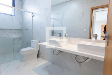 Casa de condomínio à venda com 380m², 3 quartos e 6 vagas Casa de condomínio à venda com 380m², 3 quartos e 6 vagasbanheiro suite 1